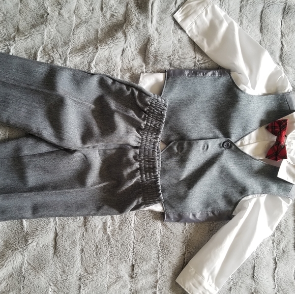 Never worn 2T suit set and bow tie - Picture 4 of 4